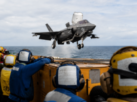 US launches fresh strikes on Iran after President Donald Trump warns of retaliation following the deaths of American soldiers during the ongoing Middle East conflict.