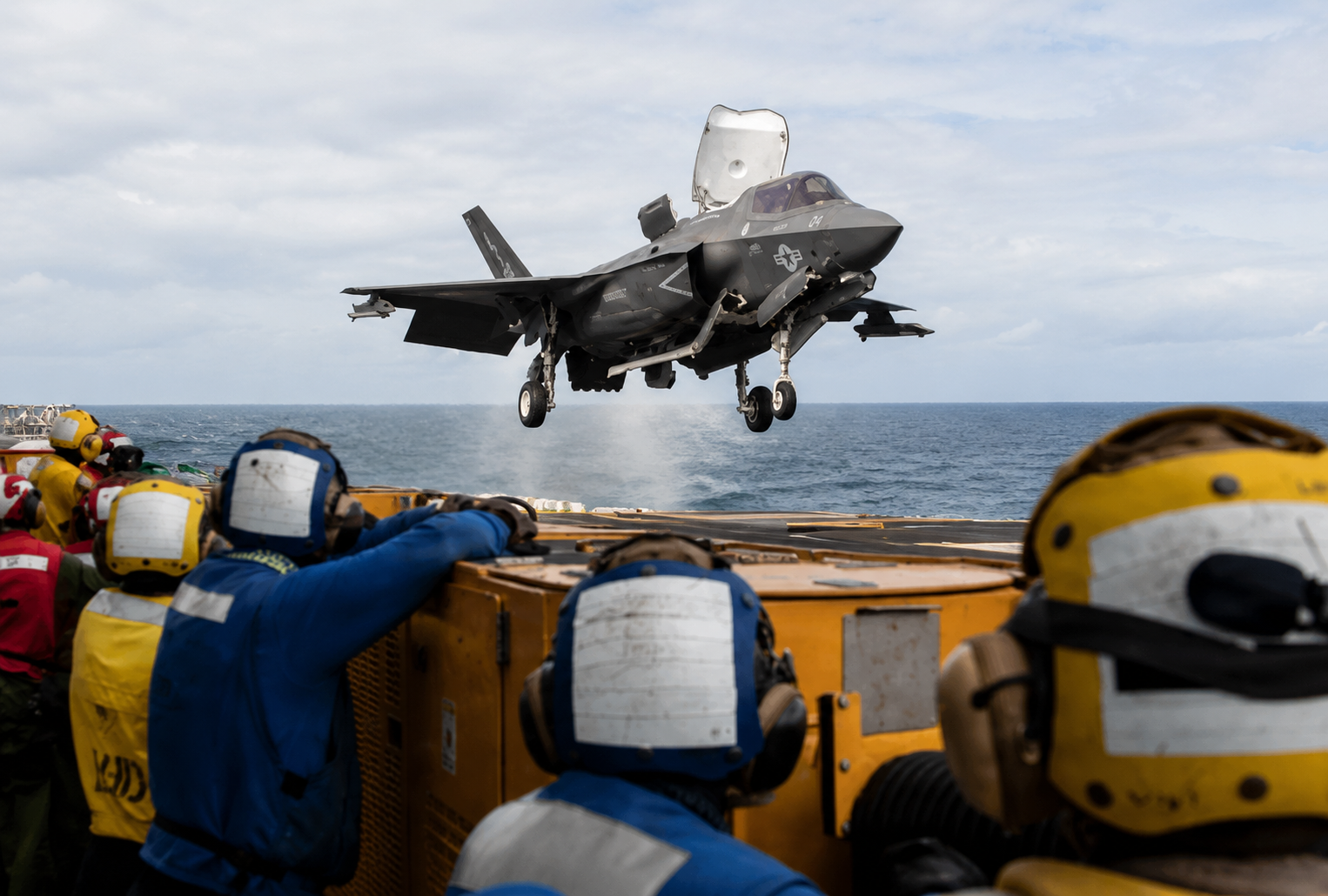 US launches fresh strikes on Iran after President Donald Trump warns of retaliation following the deaths of American soldiers during the ongoing Middle East conflict.